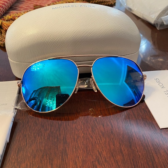 NEW, AUTHENTIC Michael Kors MK 5009 Sunglasses - Picture 5 of 9